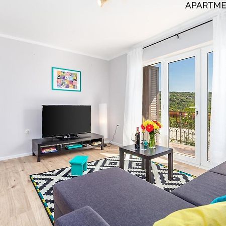Apartments Alyss Lovran Buitenkant foto
